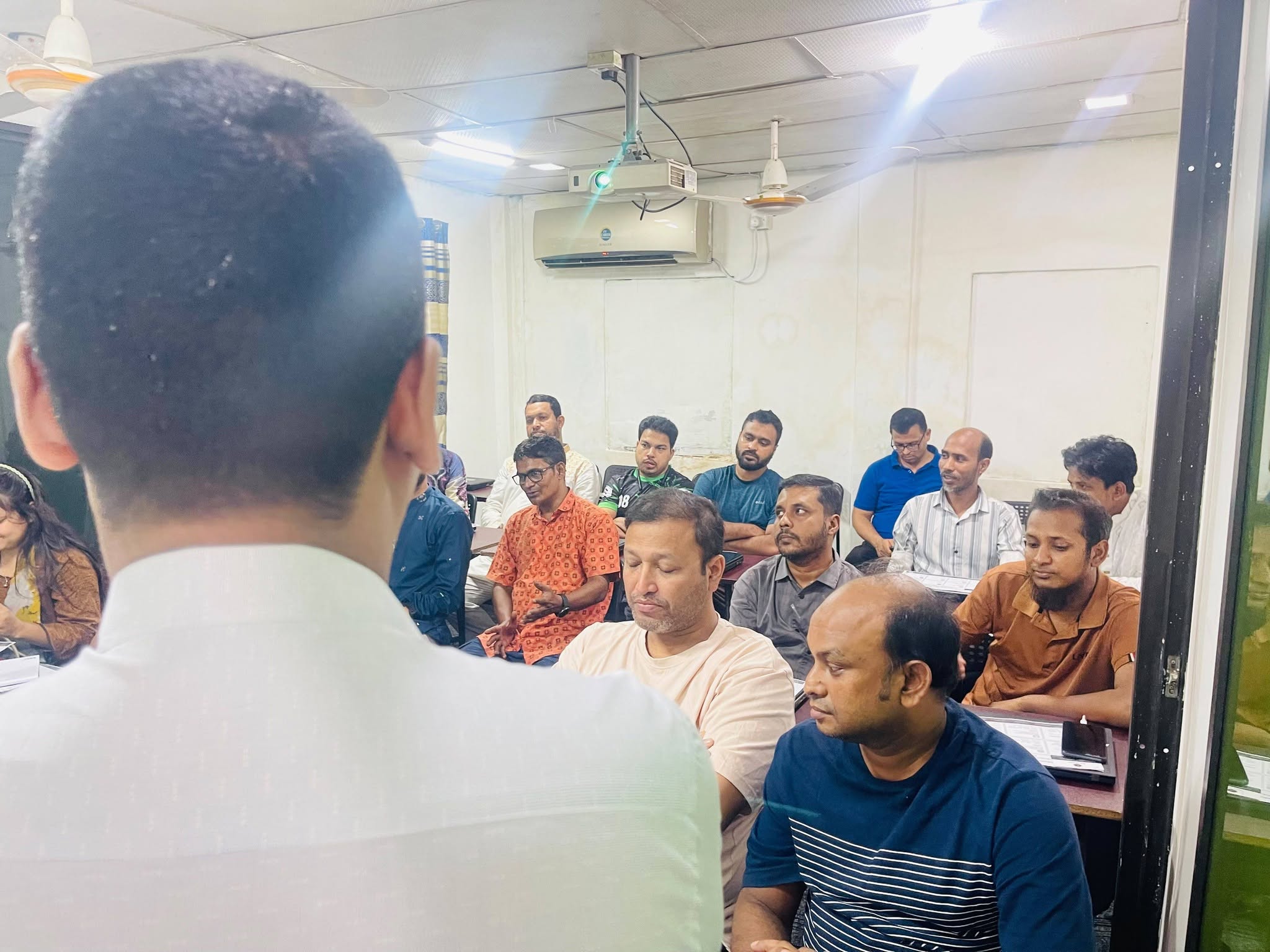 লাইভ প্রজেক্ট ক্লাস